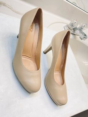 Naturalizer Woman Michelle Pumps Size 8M excellent condition clean interior
